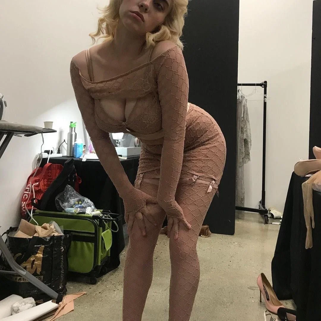 Hot busty billie p3 image 4