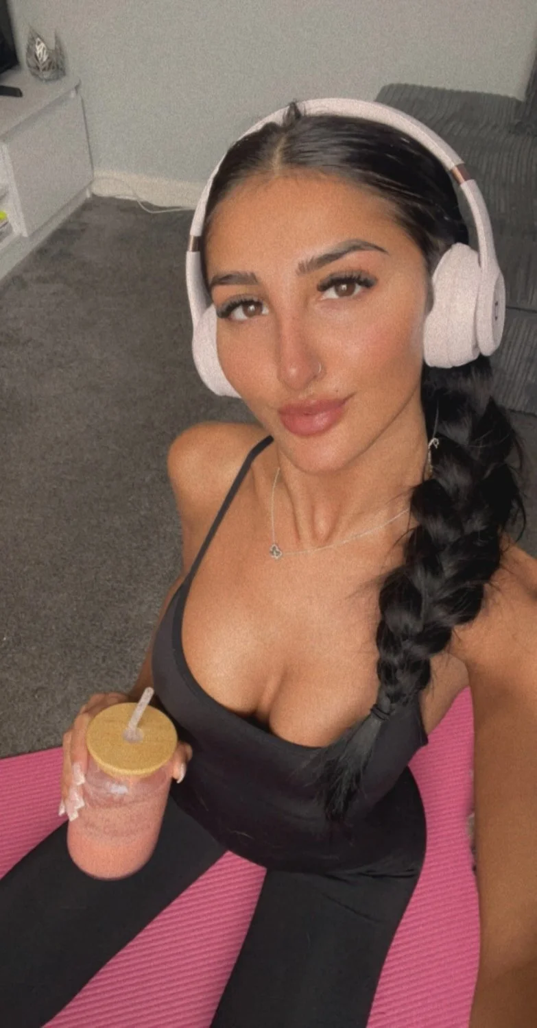 Hi, I'm looking for a yoga coach main image