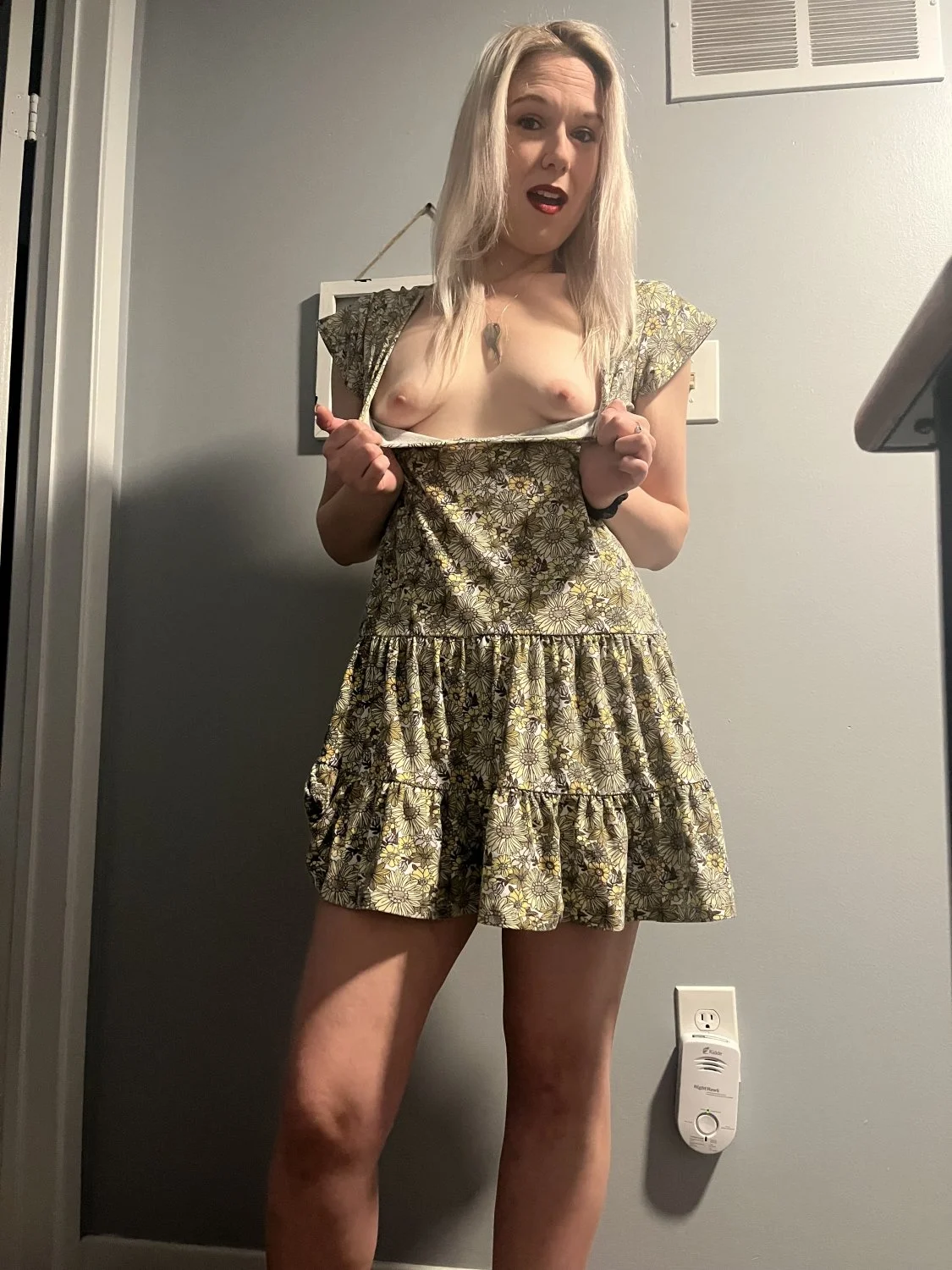Hotwife wearing chastity key image 10