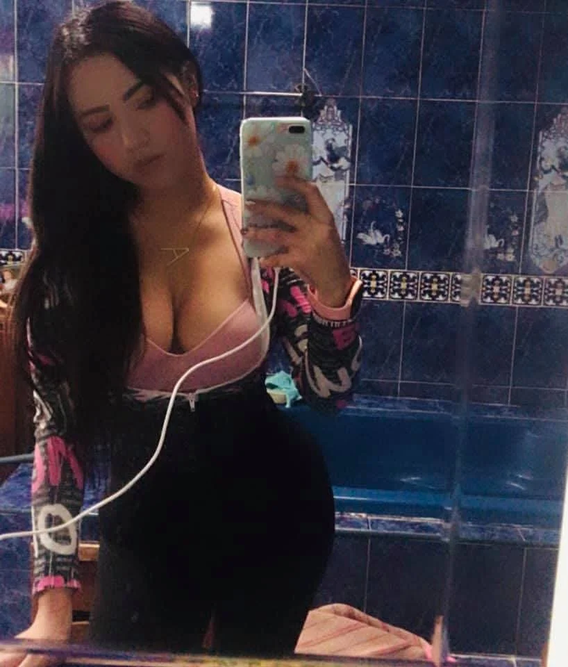 Motelazo con Pau puta saltando en la verga hasta que le saca la leche image 15