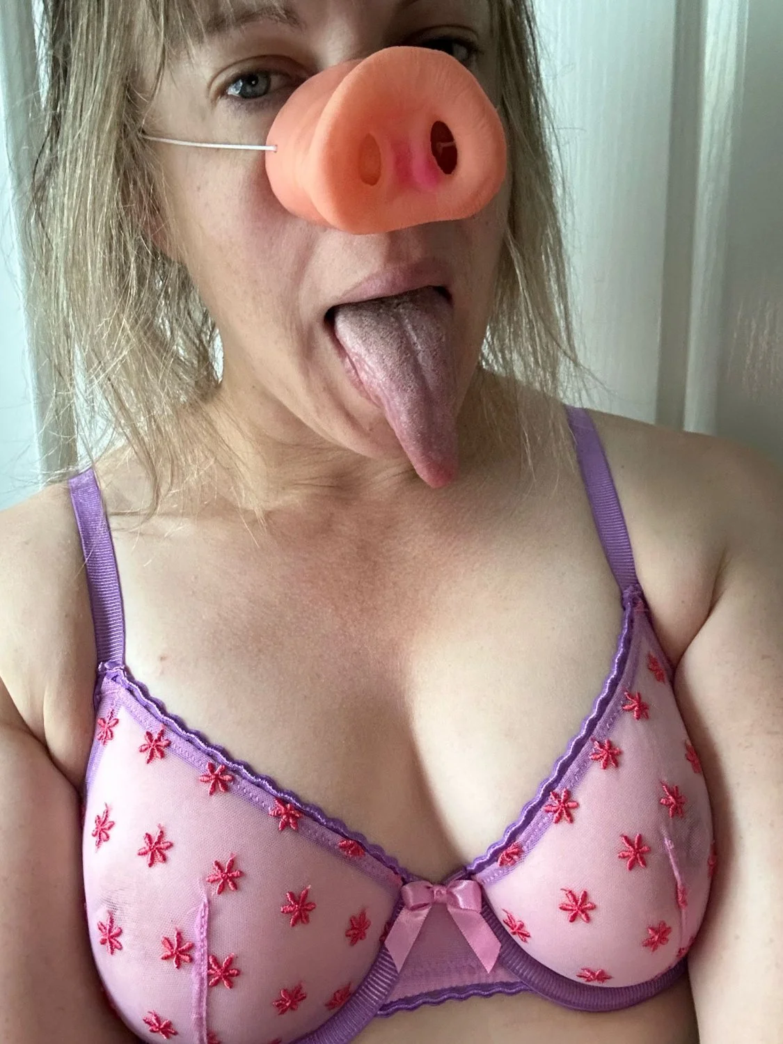 Submissive Aussie Pig Skye image 9