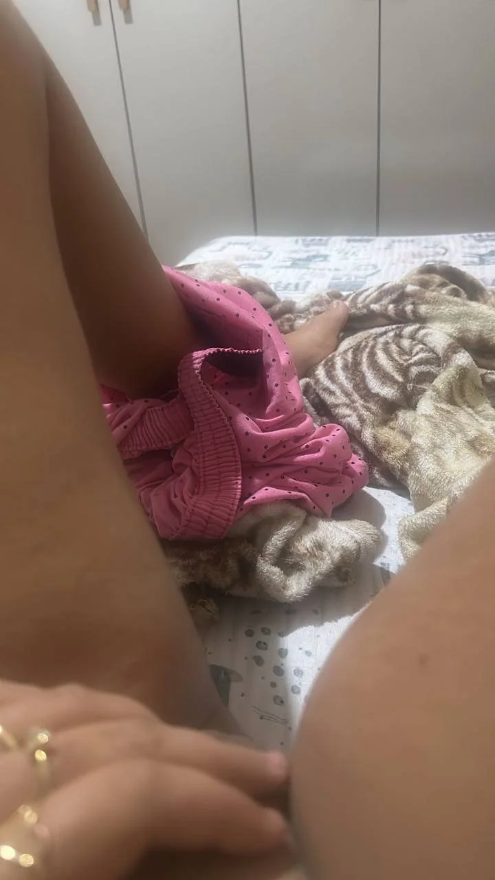 Casada vazada. Deixa comentários pro corno image 3