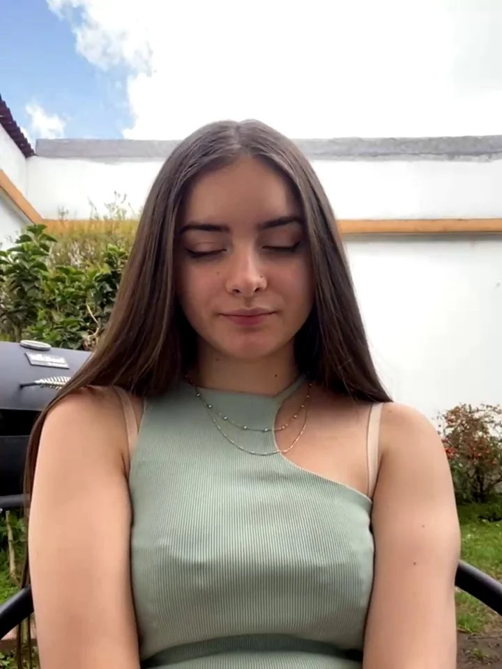 Beautiful latina Colombian Babe masturbate inside his parents' house 🇨🇴🔥 image 12