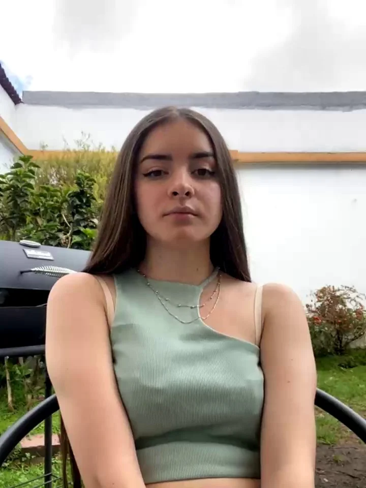 Beautiful latina Colombian Babe masturbate inside his parents' house 🇨🇴🔥 image 2