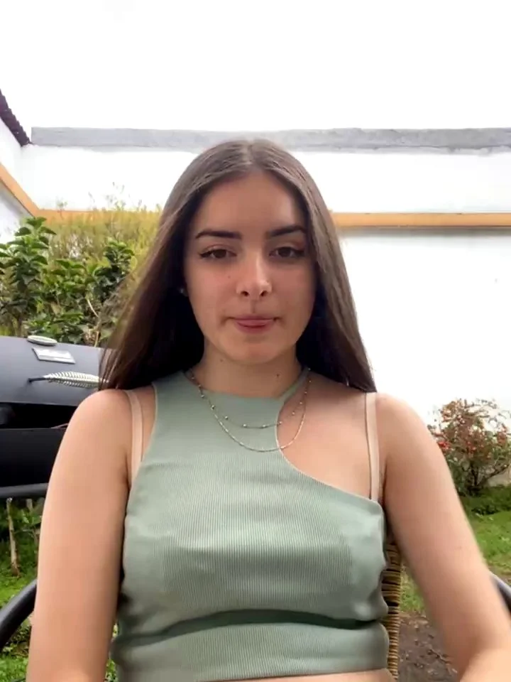 Beautiful latina Colombian Babe masturbate inside his parents' house 🇨🇴🔥 image 9