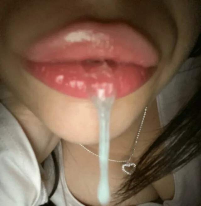 Busty slut Ramona image 12