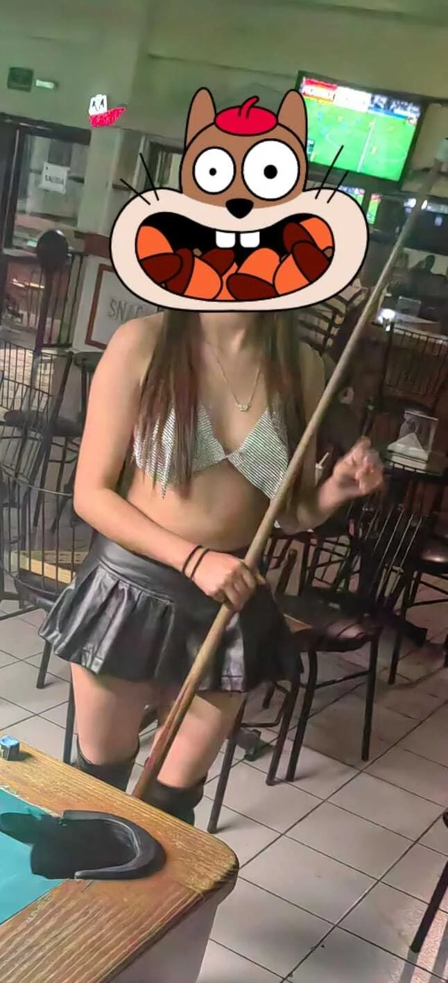 Levei minha esposa no bar para exibir ela, acha que deu certo? (Recebido DM) main image