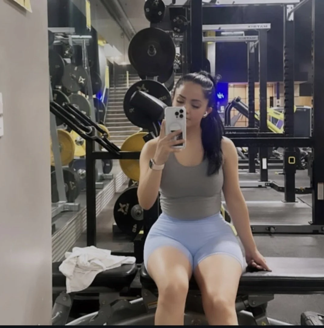 Sexy Latina nubia image 7