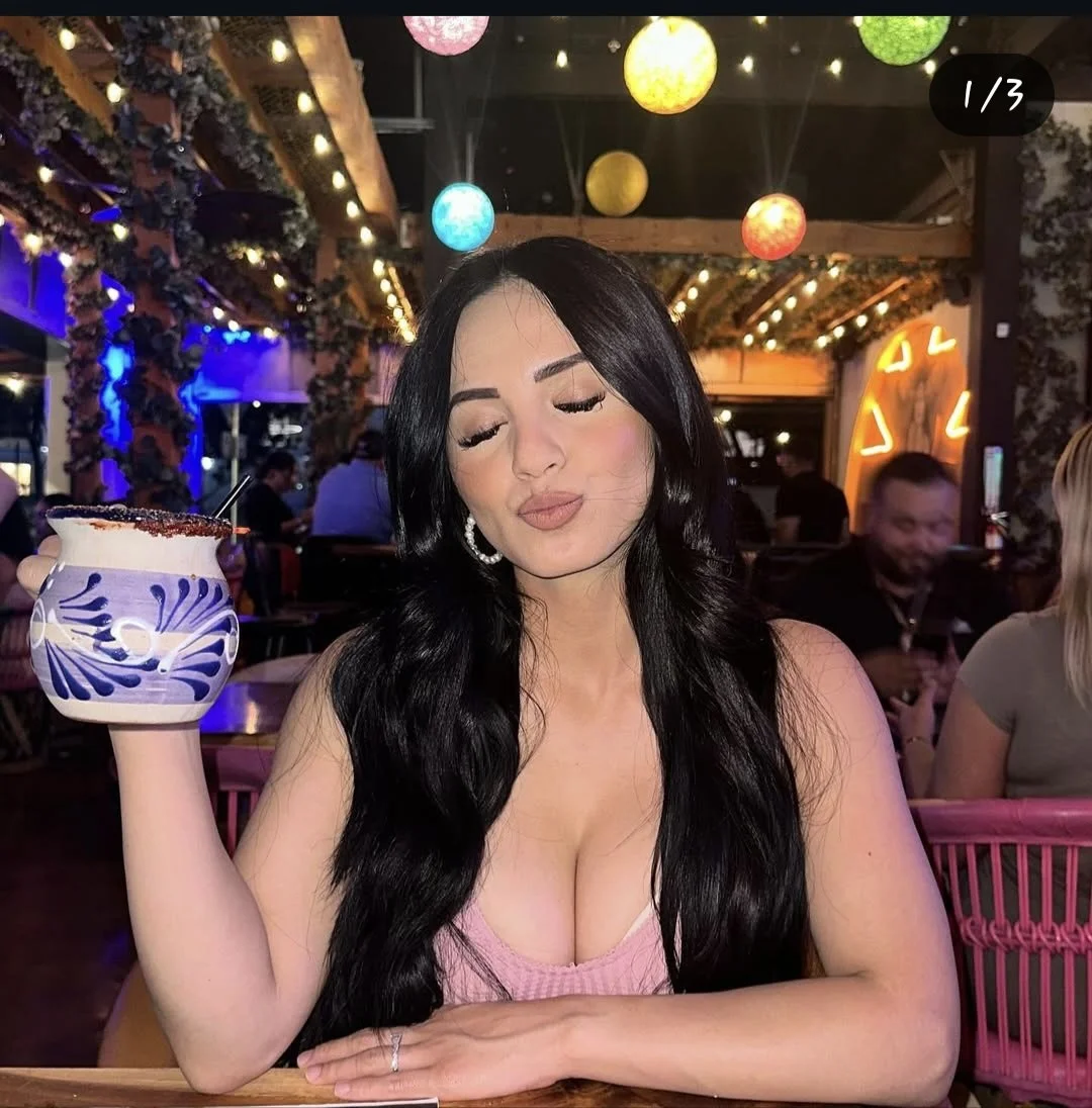 Sexy Latina nubia image 8