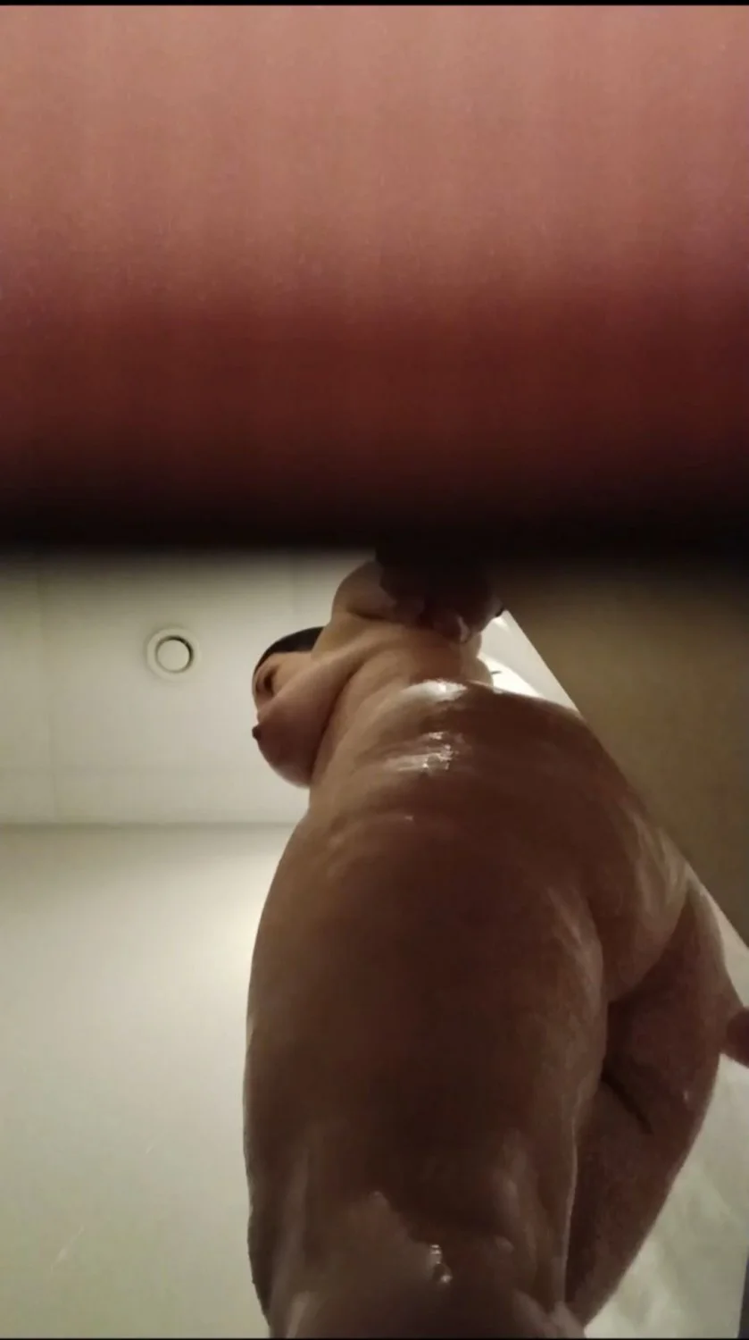 Thicc mom milf slut caught creepshot image 4