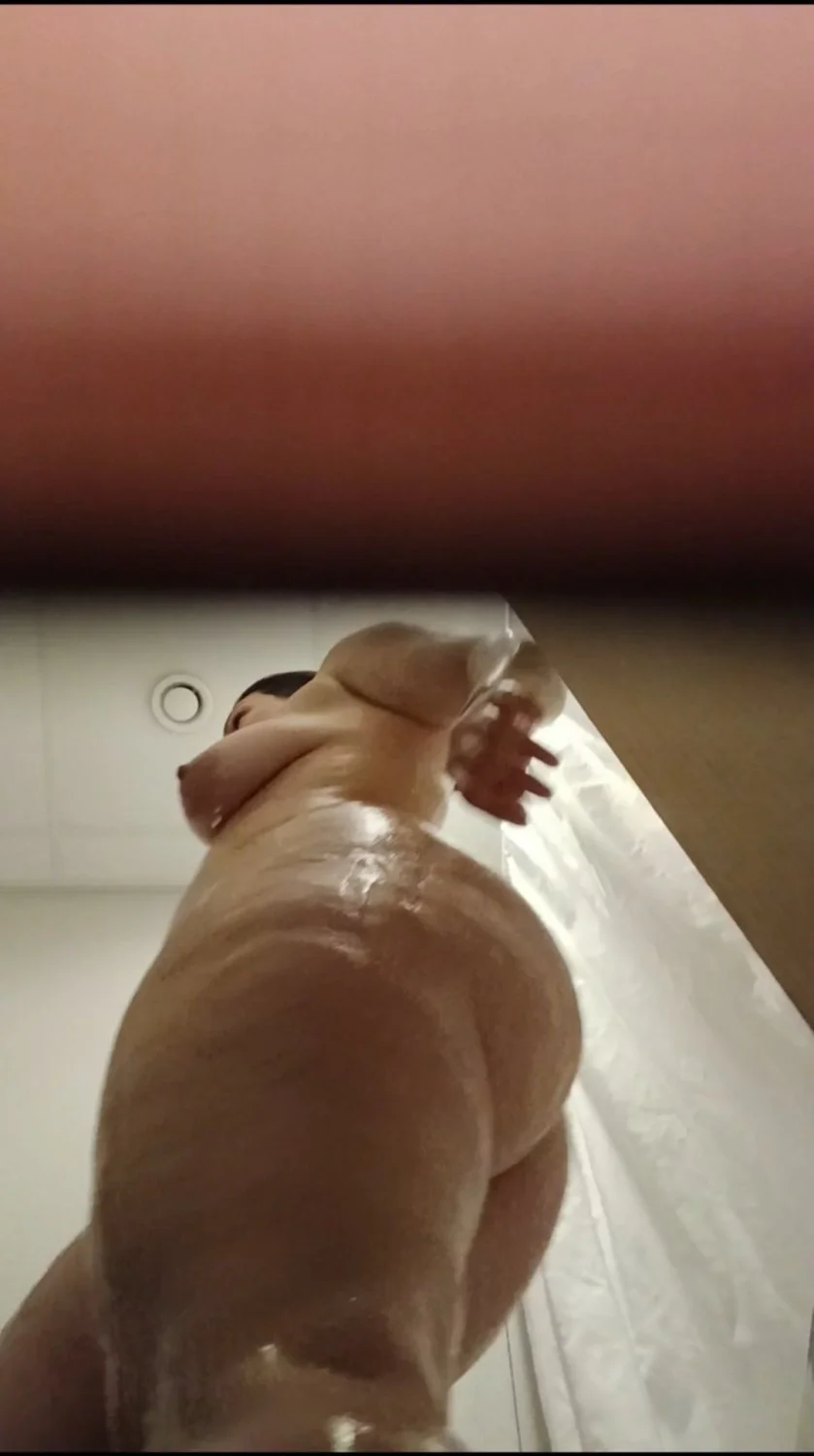 Thicc mom milf slut caught creepshot image 8