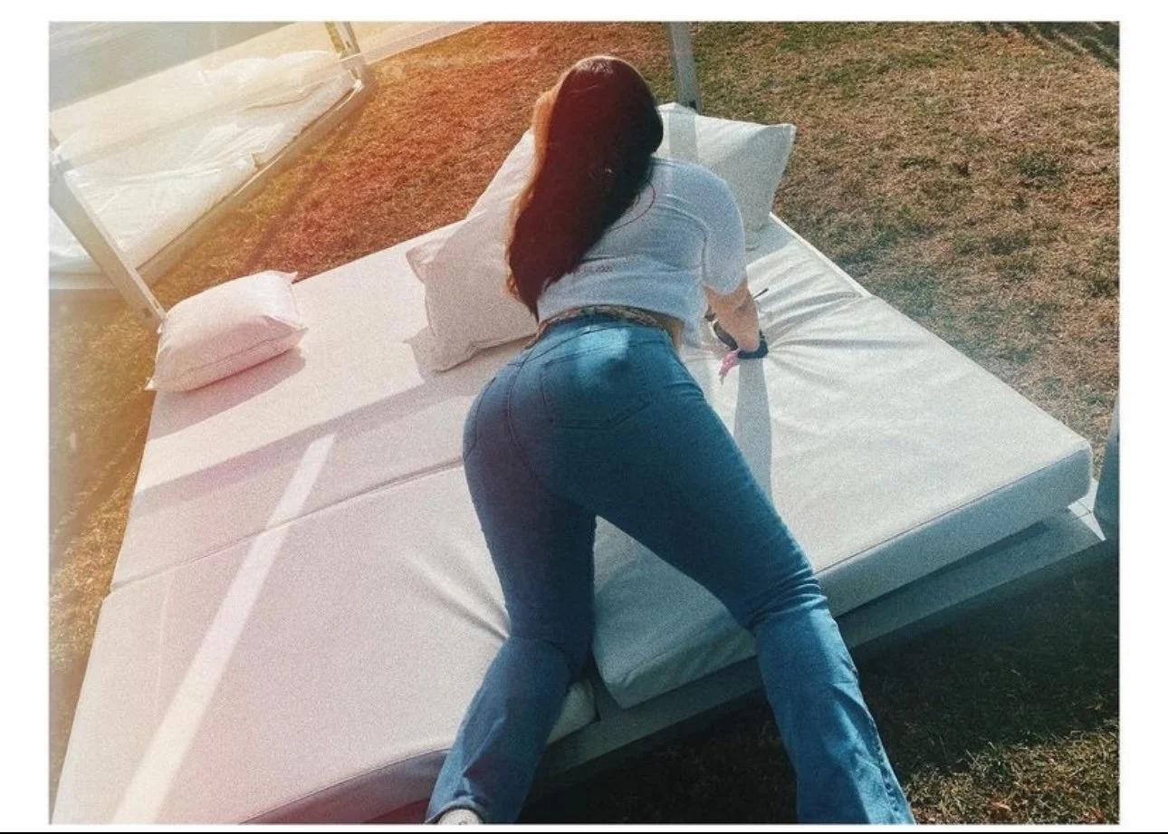 Big booty Latina image 3