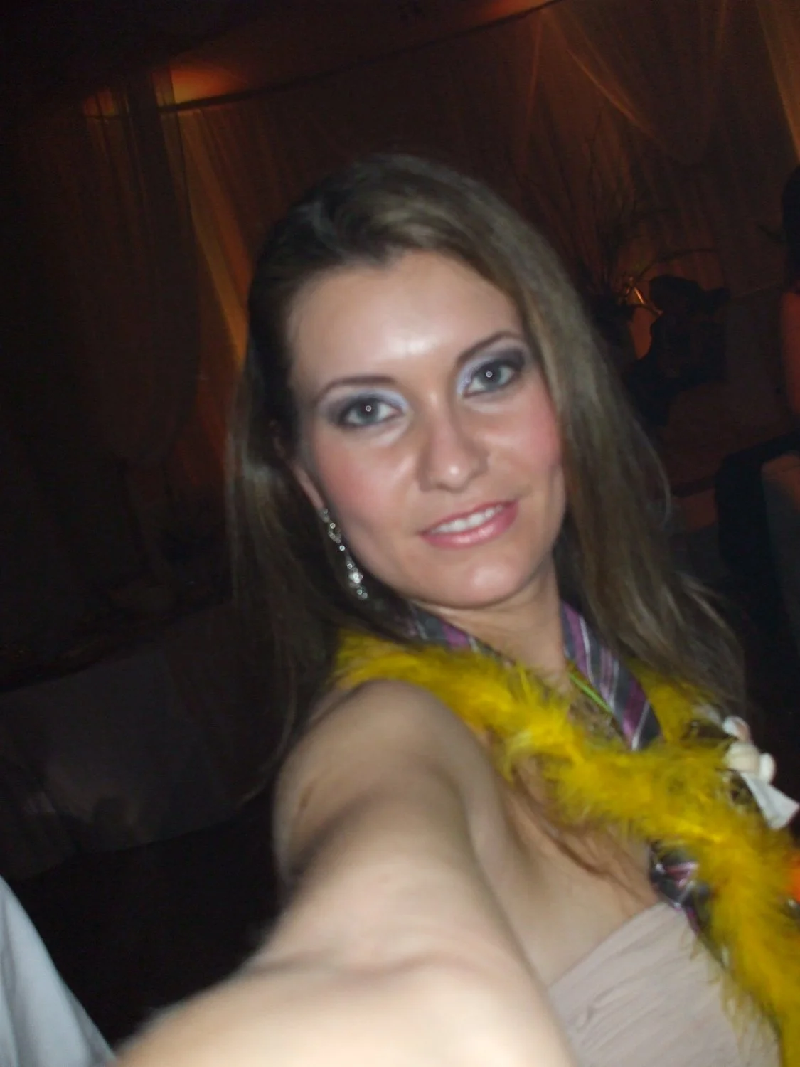 Ficou se agarrando com os machos na festa e depois foi para a vara image 7