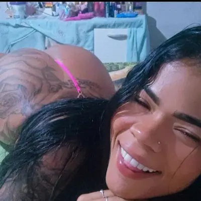 Alguém tem alguma coisa dela ? É de Recife cover image