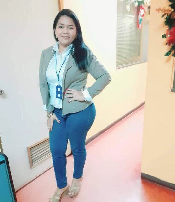 La puta secretaria se gana los aumentos entregando el culo image 12