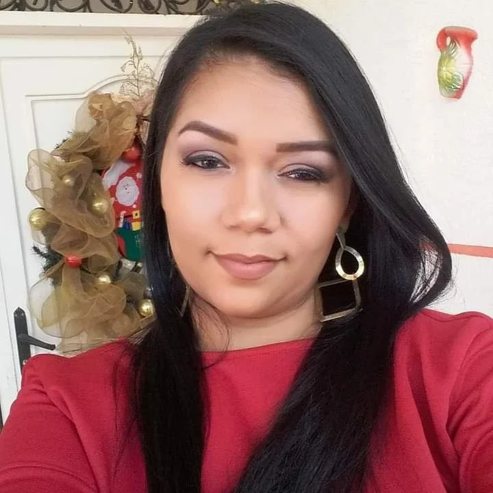 La puta secretaria se gana los aumentos entregando el culo image 4
