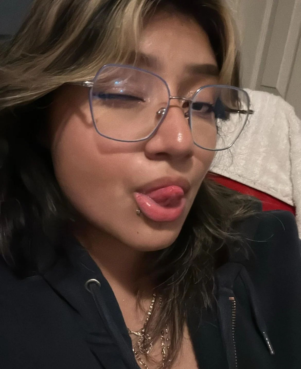 This Slut wanted her face exposed main image