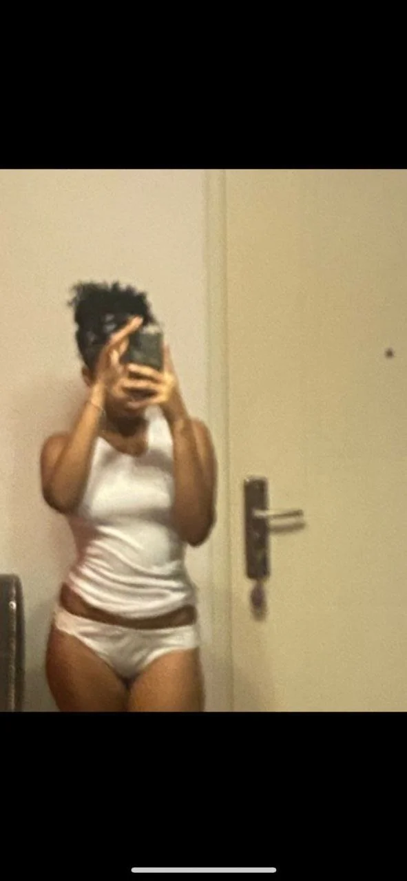 Snapchat Ebony image 2