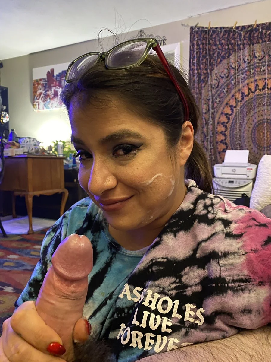 latina milf main image