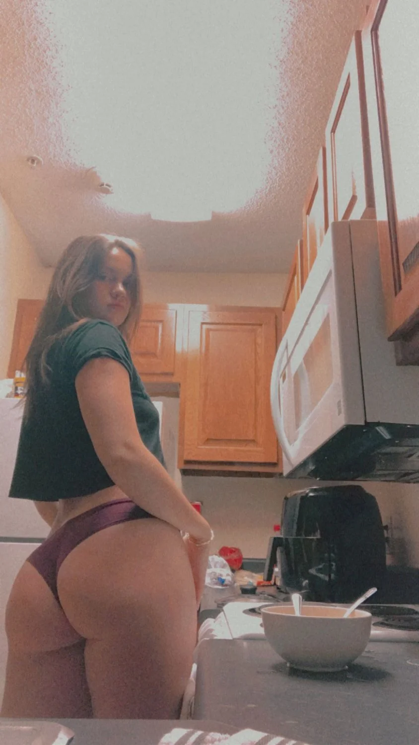 Bros sister is a thot! image 4