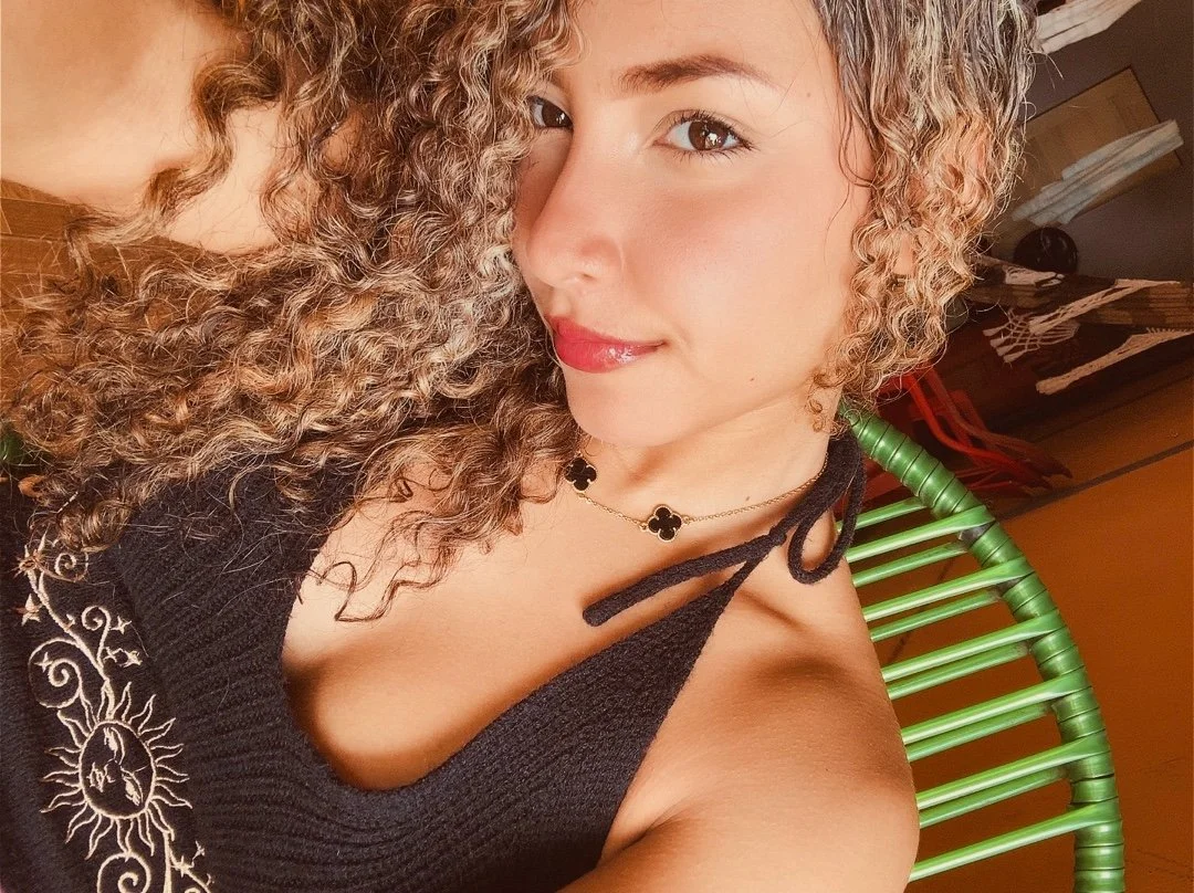 Seguidor vazou amiga putinha image 7