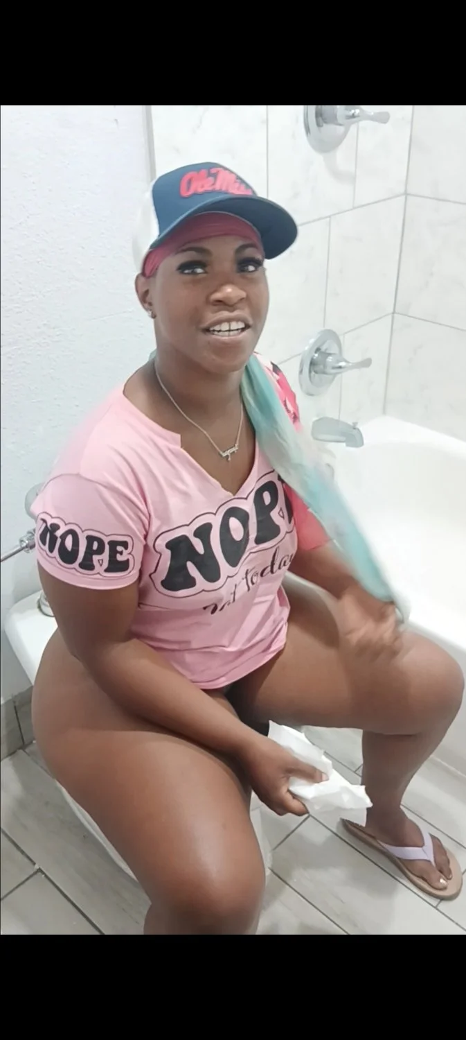 The Queen Andrea "$oft-Mouth" (stone cold freak🍆) image 1