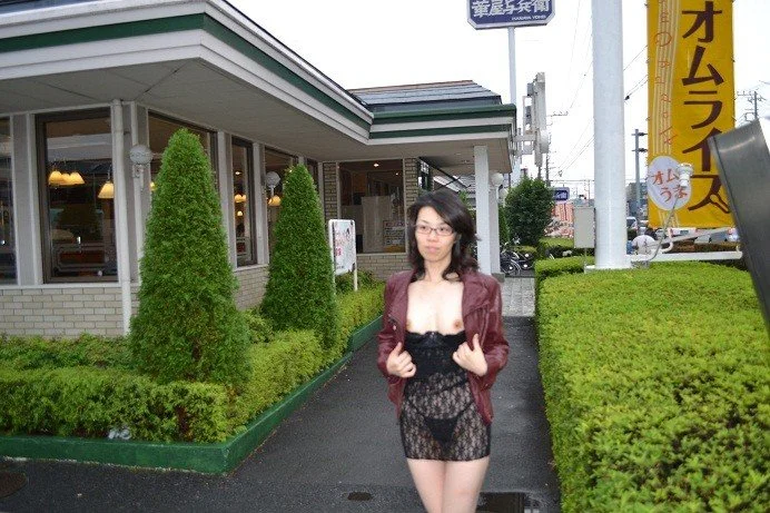 Japanese amateur milf 29 image 4