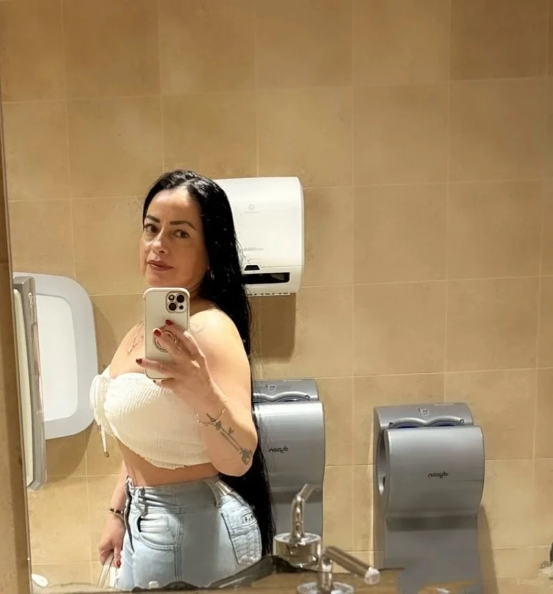 Latina Big ass hotwife image 3