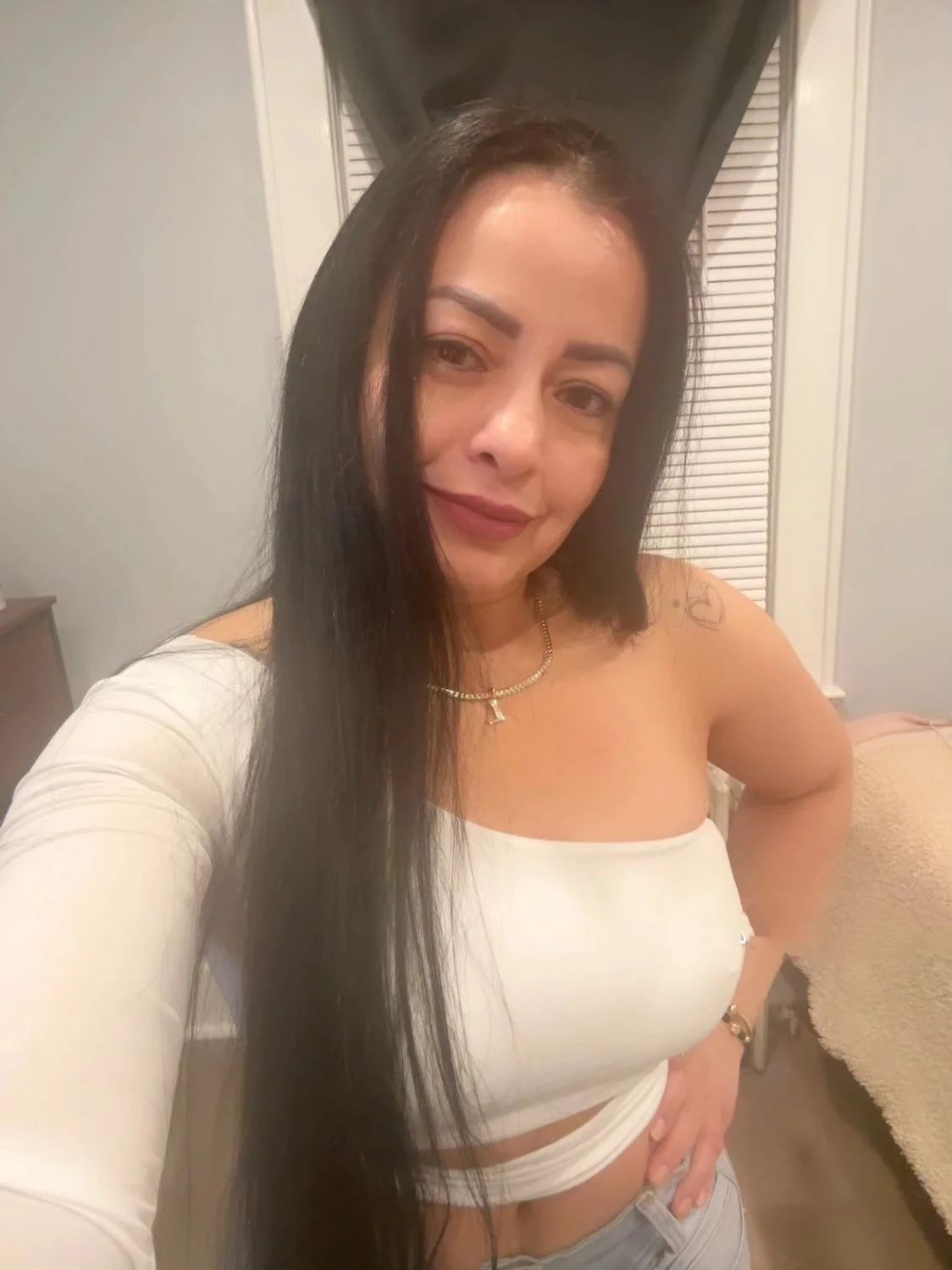 Latina Big ass hotwife image 7