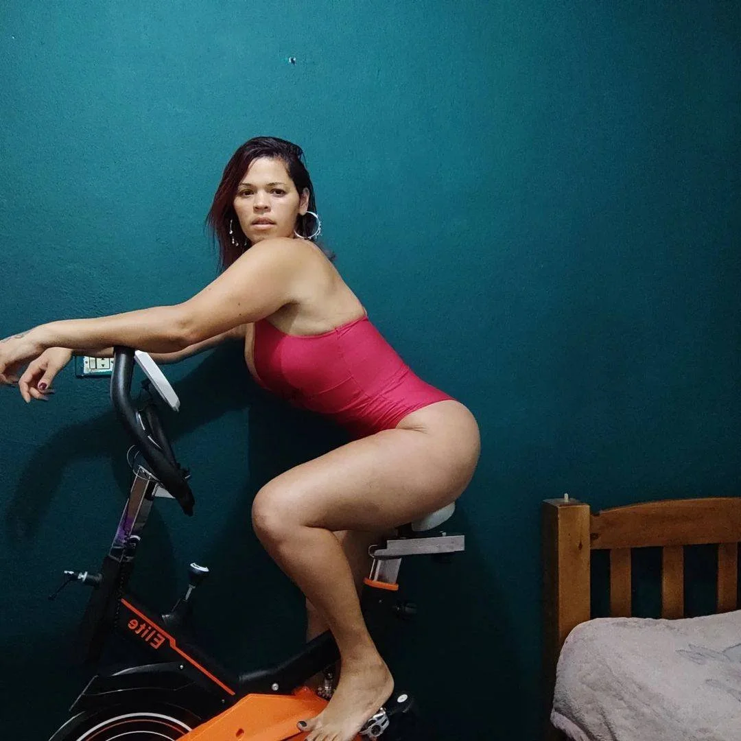 Paula rabuda, emagreceu mas o rabo continua enorme do jeito que a gente gosta. image 47