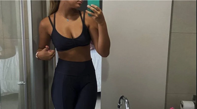 Loira novinha doida por uma pica quis agradar macho e foi vazada pelo ficante! novinha, vazou image 2