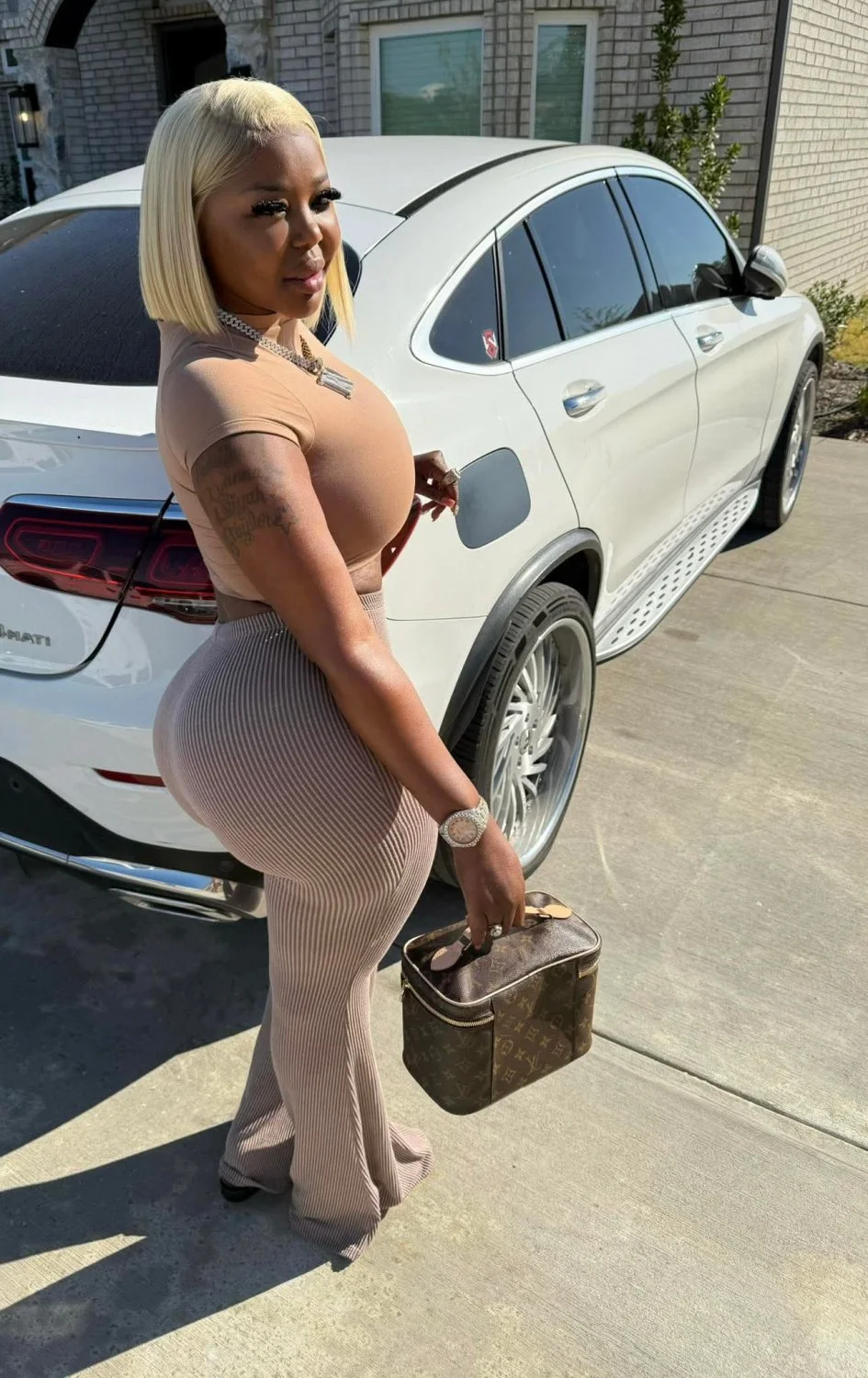 My Auntie So Thickkkk image 6