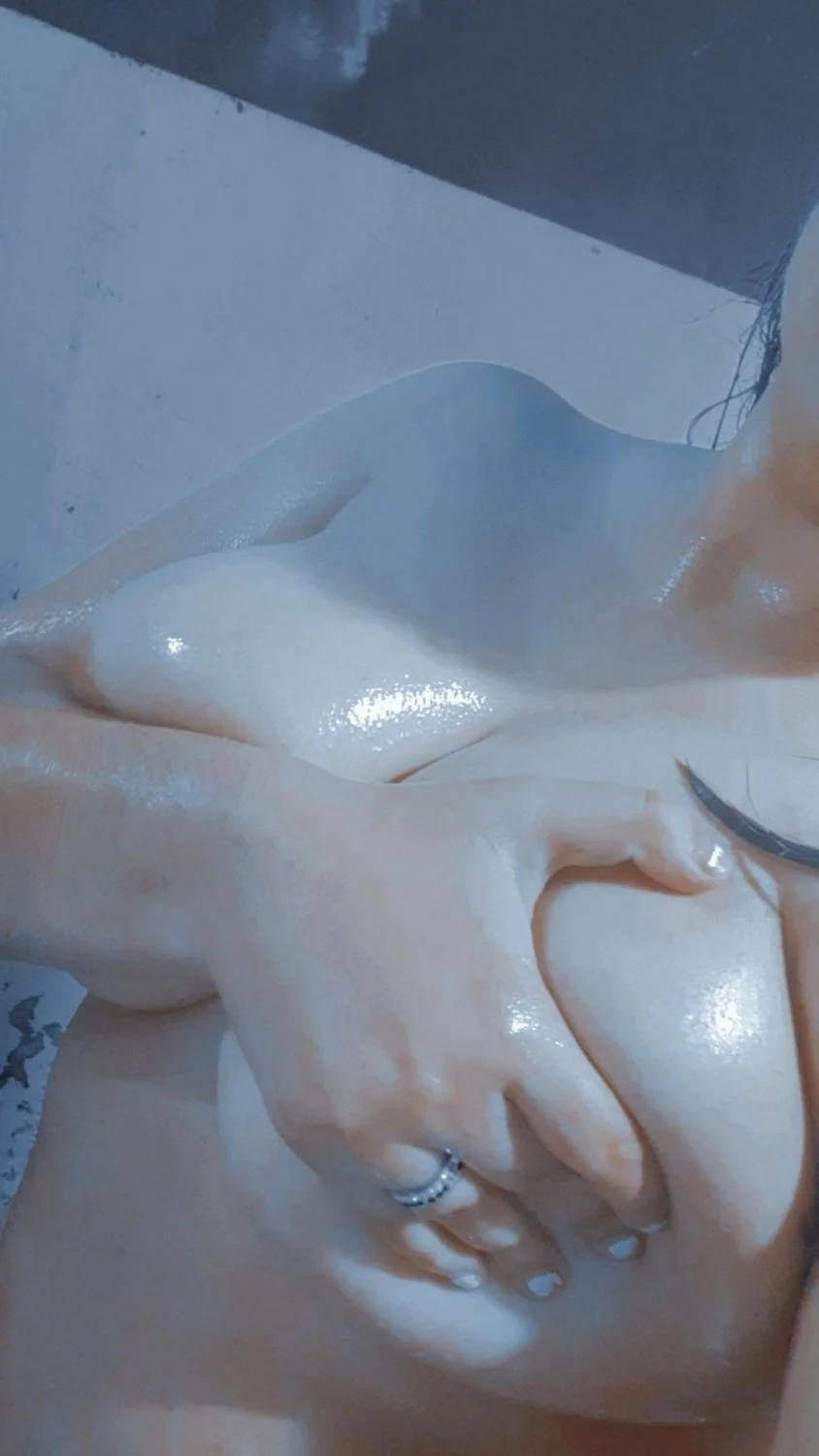 Putita con terrible tetas image 10