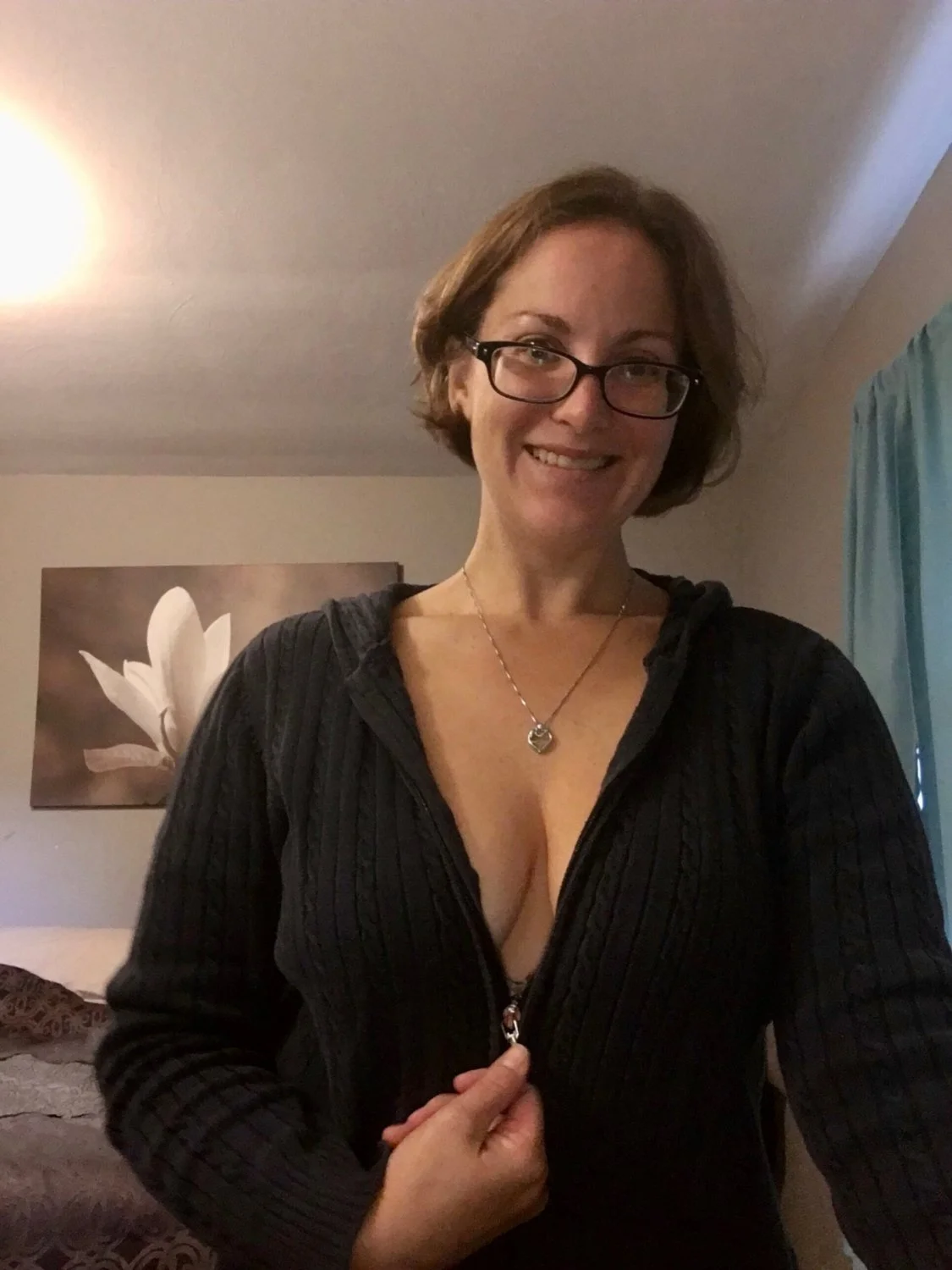 Amateur wife displayed image 9