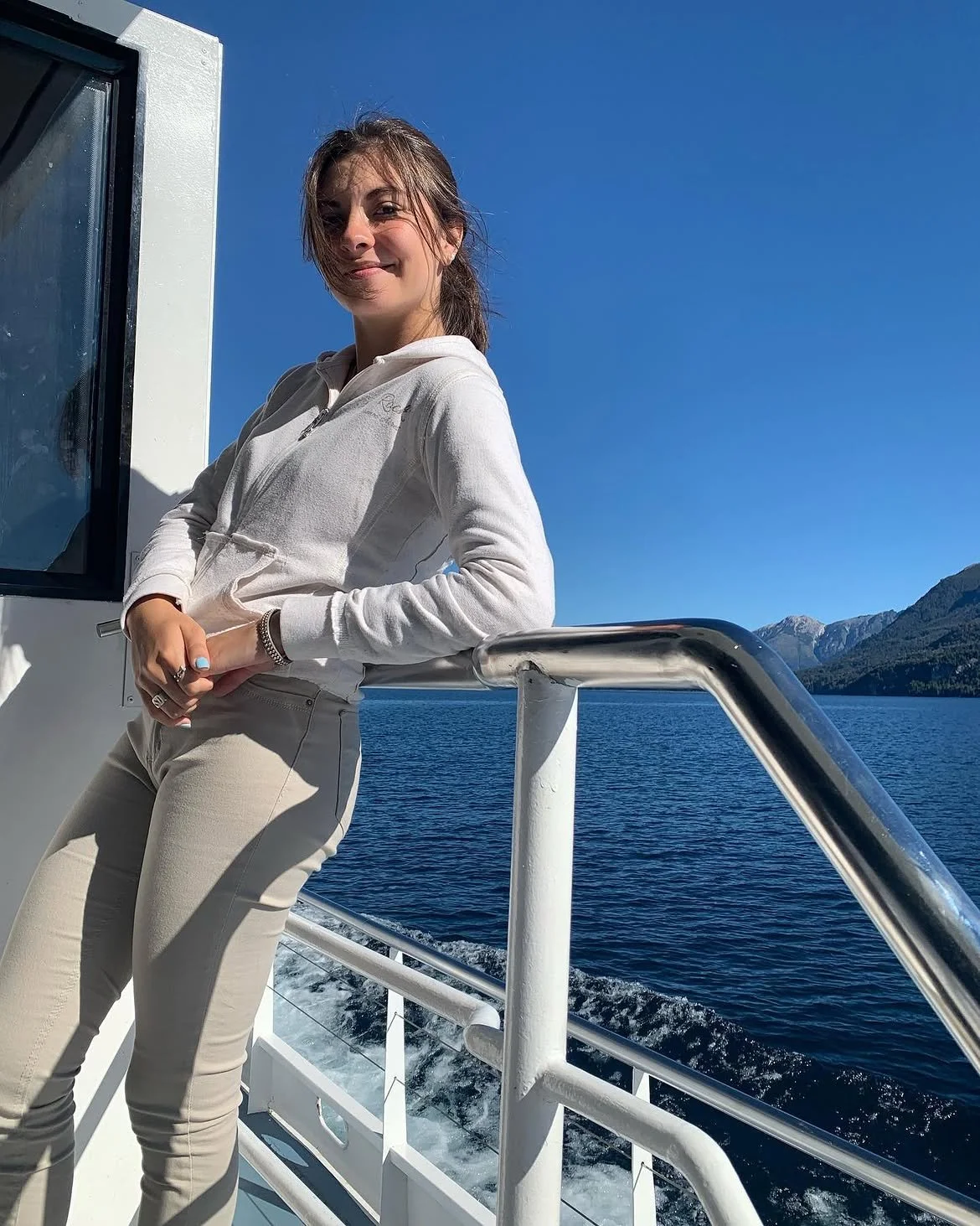 AGOSTINA image 28