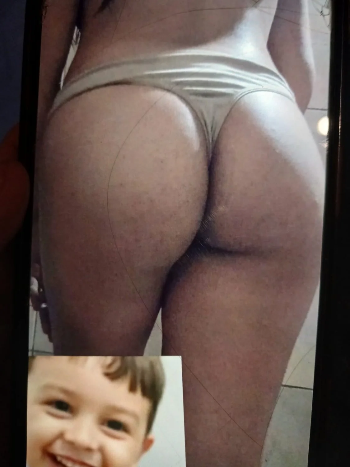 Jovencita pobre y bien putita exhibida image 2