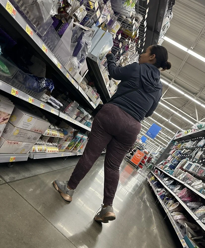 Latina Milf With A Nice Ass image 4