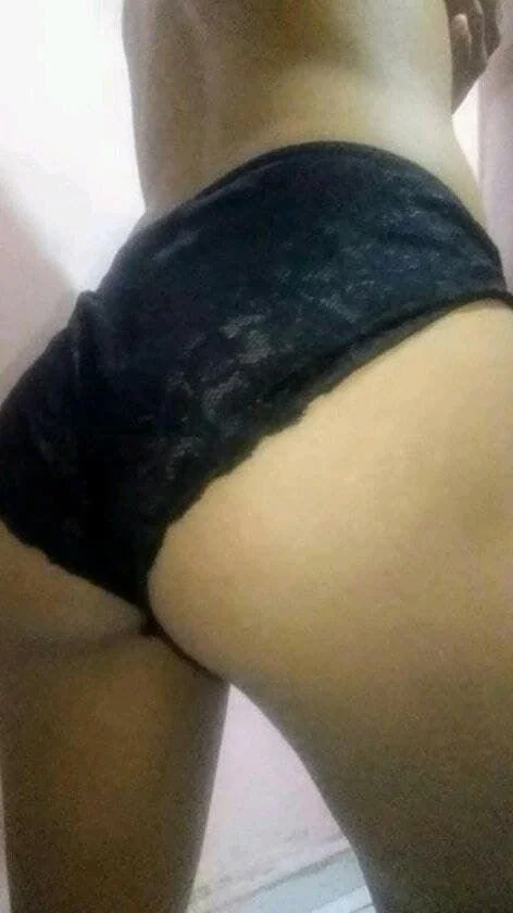 Colegiala flaquita con culo lleno de leche image 4