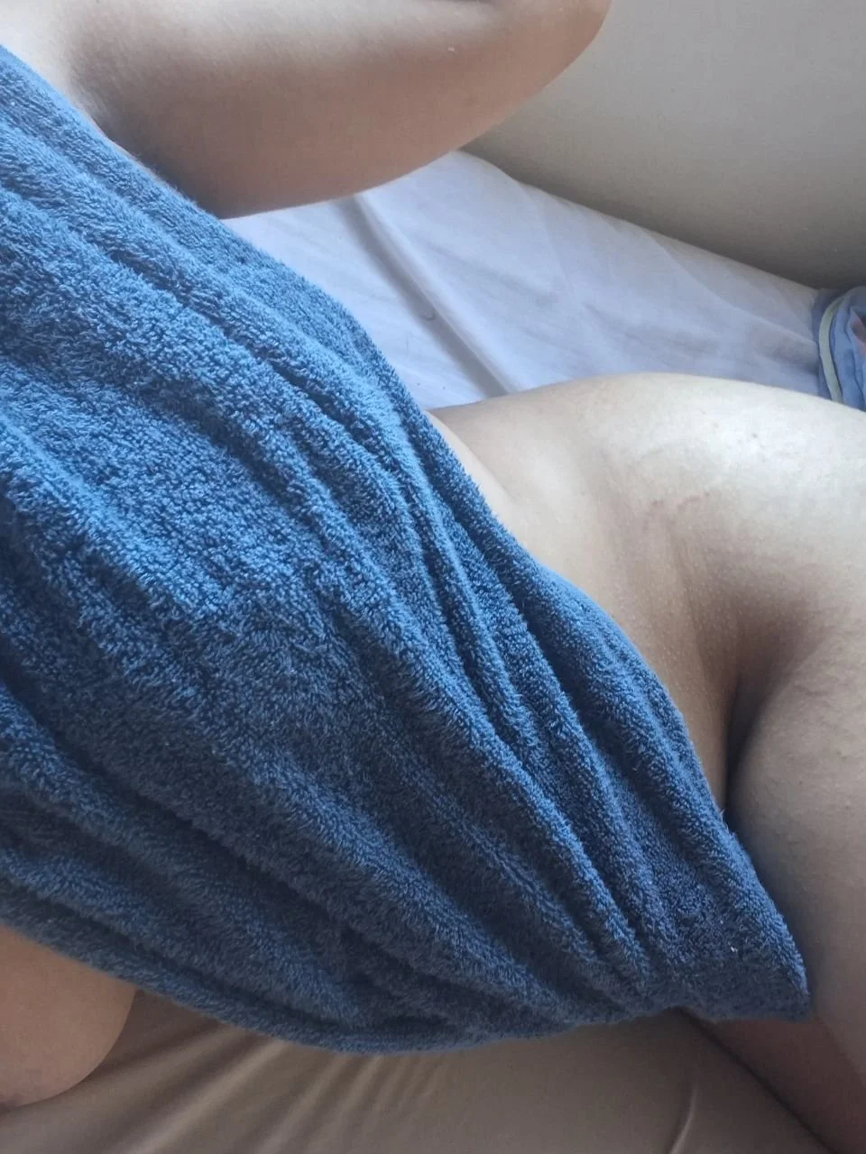 Aquele nude para provocar o namorado, que acaba virando conteúdo para os machos gozar image 20