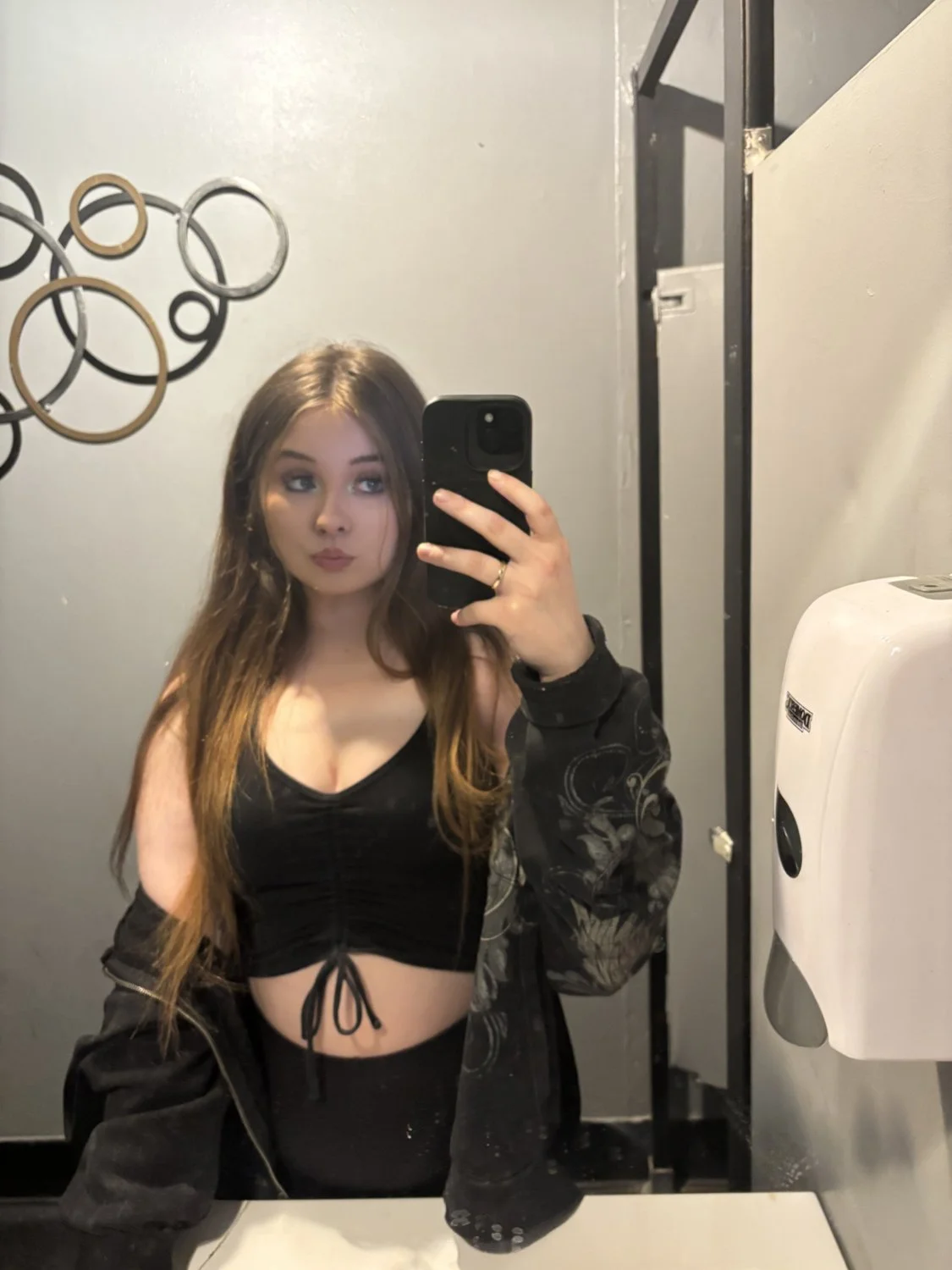brunette fat cunt Selena image 7