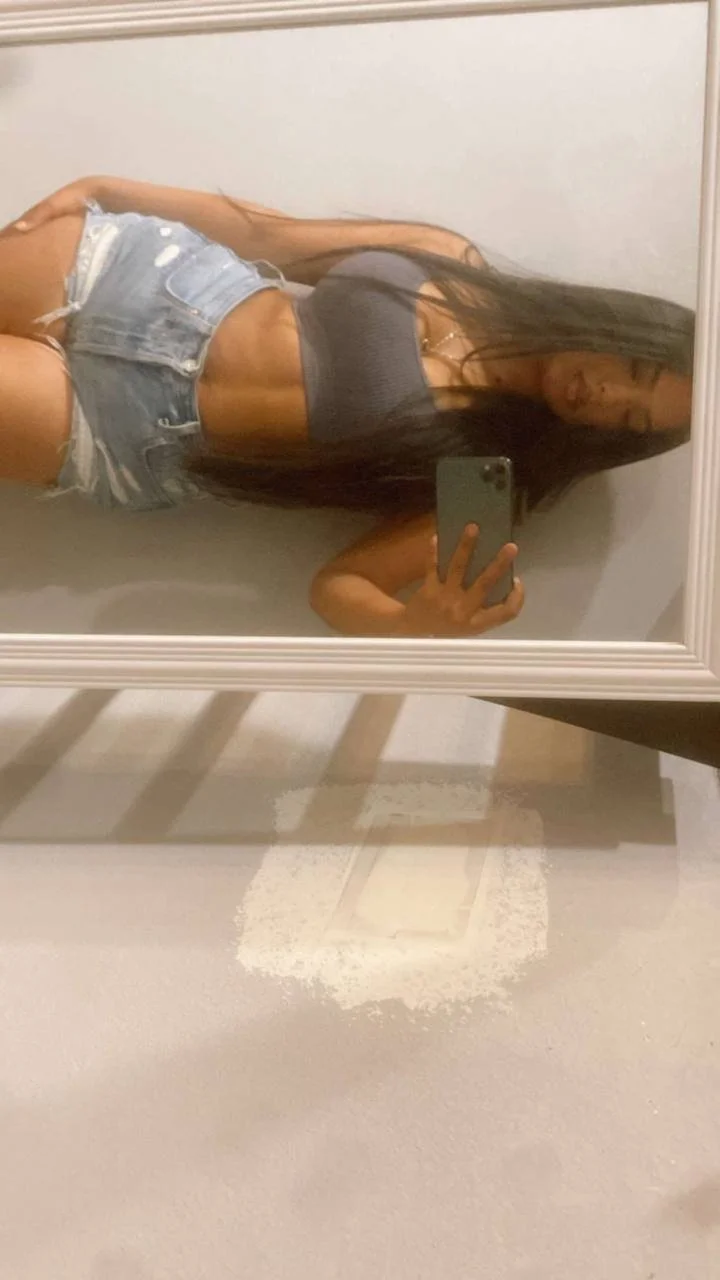 Pretty Latina Leaked image 4