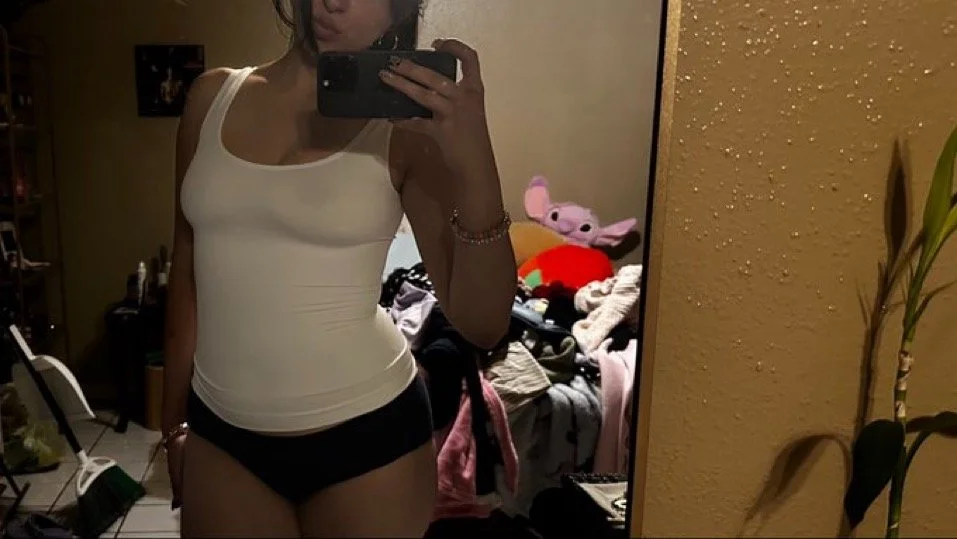 she got a bf but posts ass and feet 😂 image 10