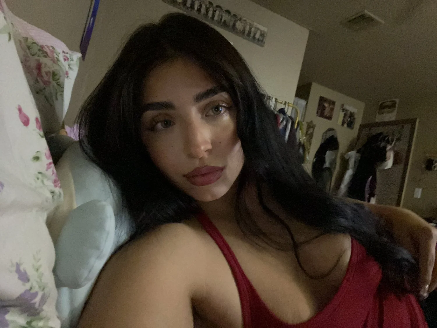 she got a bf but posts ass and feet 😂 image 13
