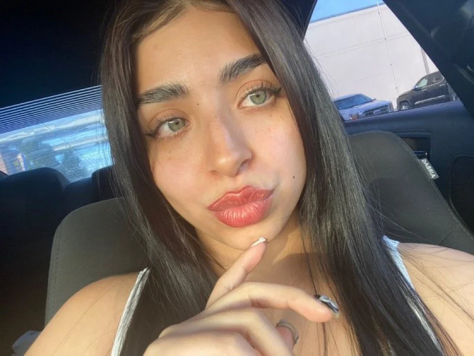 she got a bf but posts ass and feet 😂 image 16