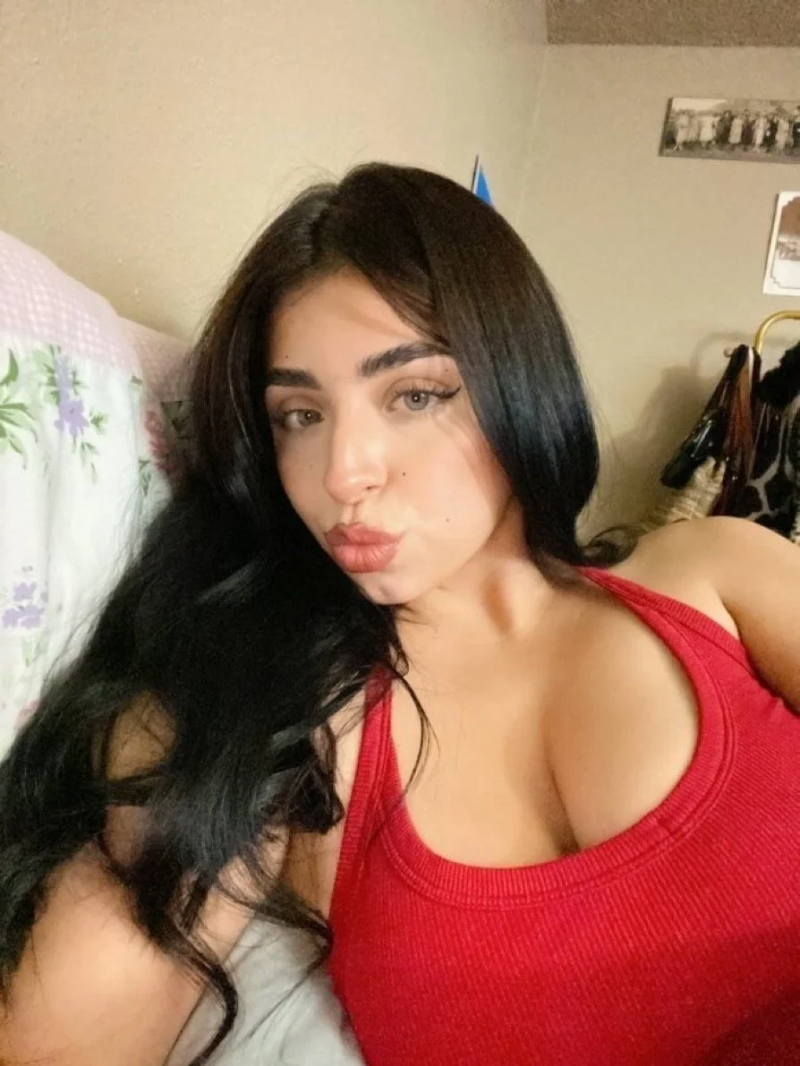 she got a bf but posts ass and feet 😂 image 19