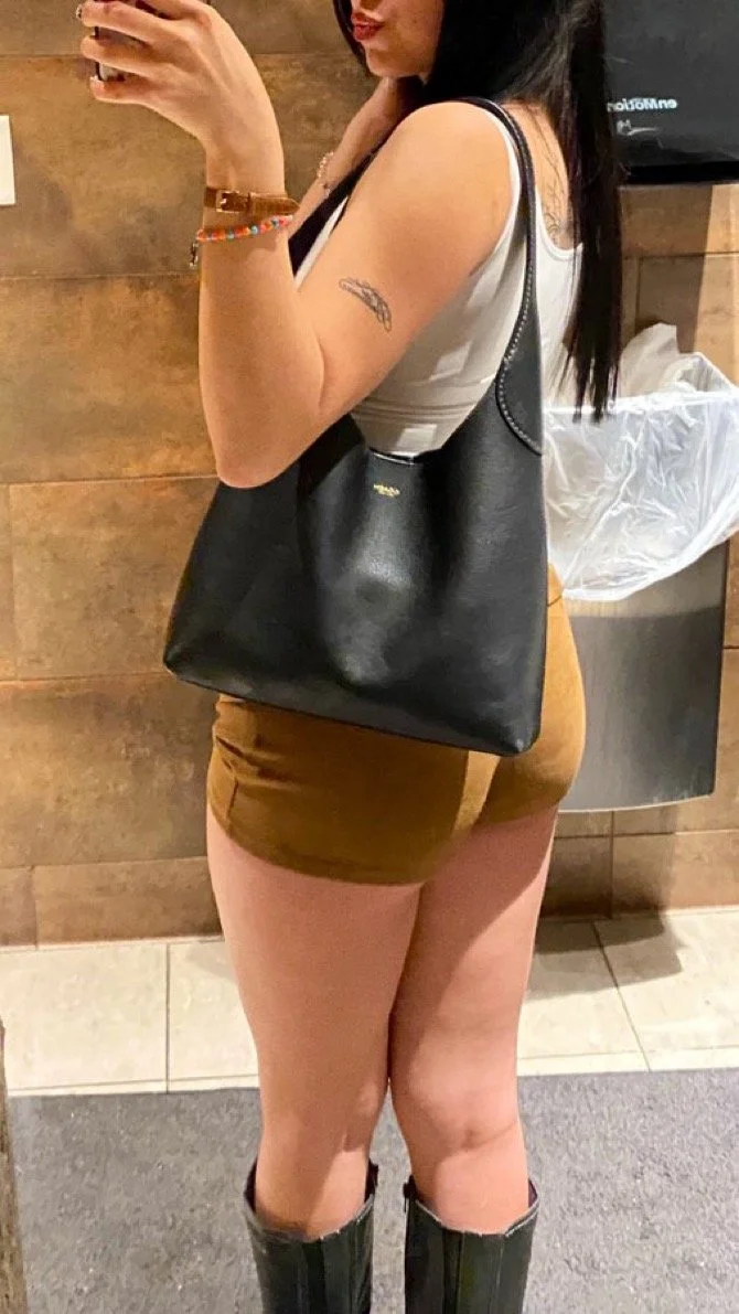 she got a bf but posts ass and feet 😂 image 20