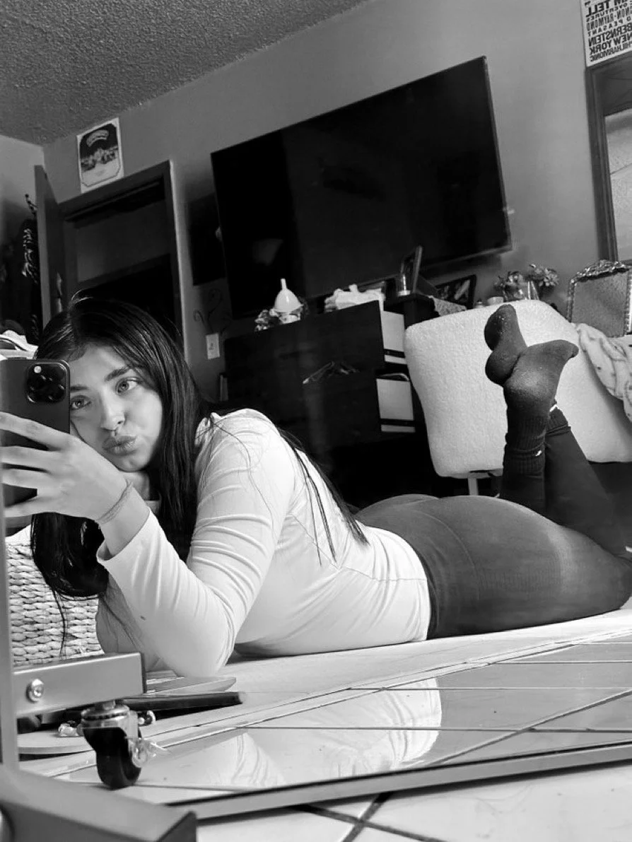 she got a bf but posts ass and feet 😂 image 8