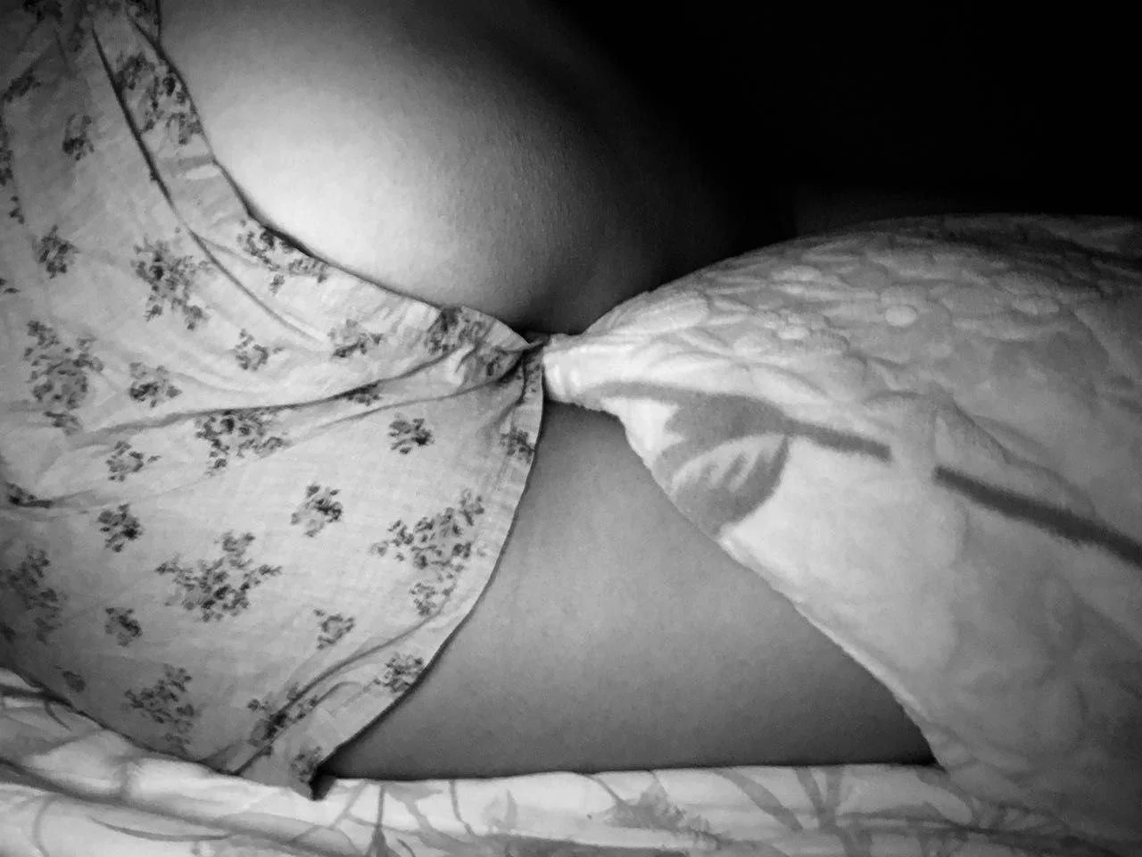 Putita nos deleita en ropita interior y nos deleita con sus propias tetas jugando para ponernos a 🔥 image 10