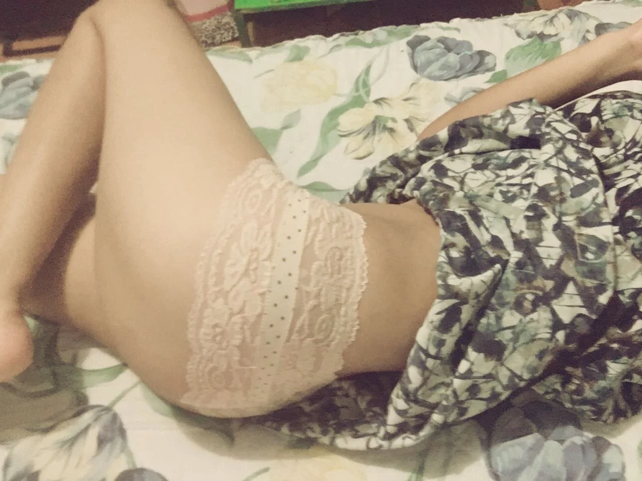 Putita nos deleita en ropita interior y nos deleita con sus propias tetas jugando para ponernos a 🔥 image 6