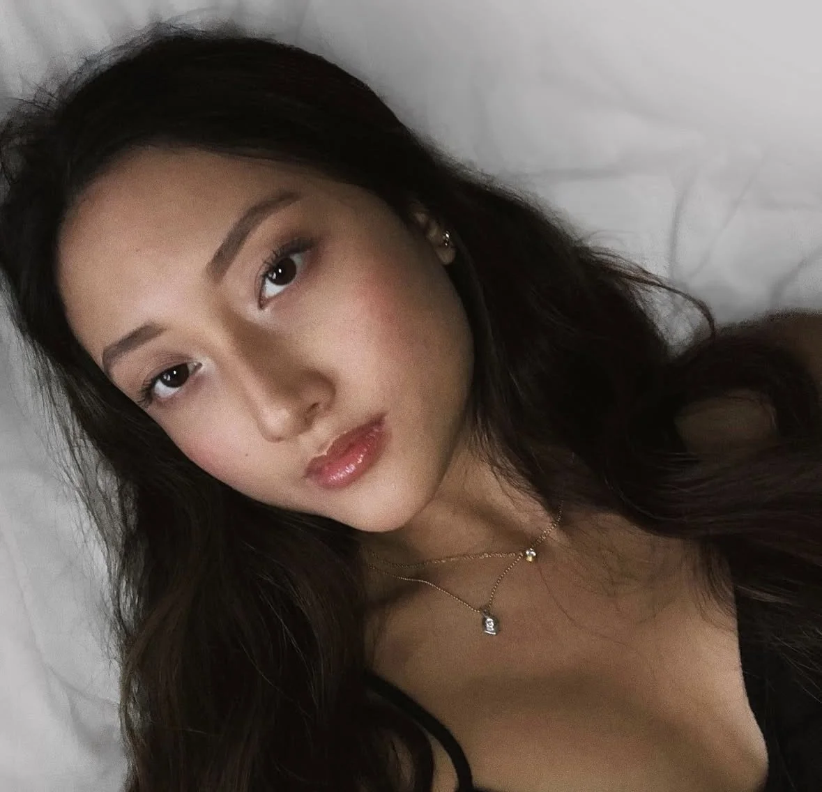 Sexy 25yo asian webslut Evelyn image 2